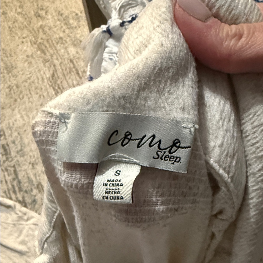 Cozy Beige and Floral Sleep Sets - Picture 4 of 8